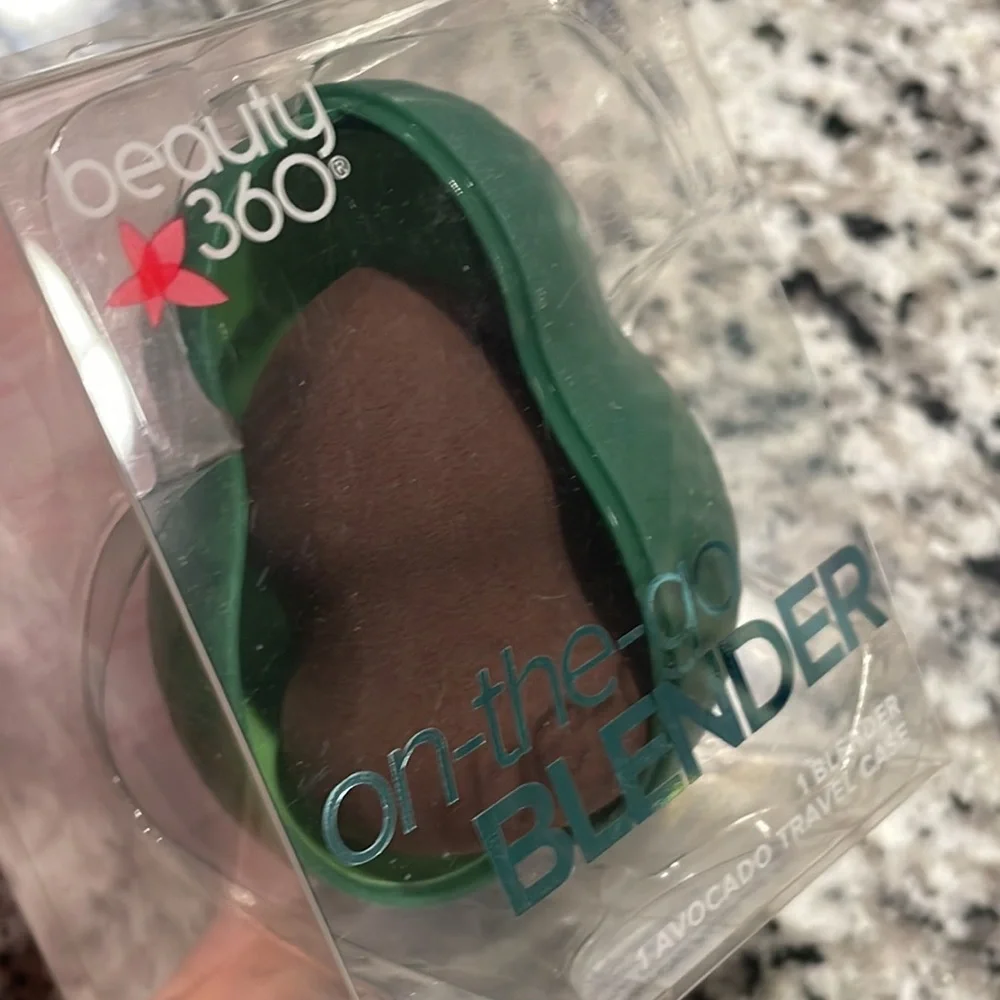 Beauty 360 on the go beauty blender with Avocado travel case - Picture 3 of 4